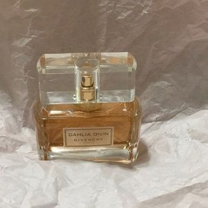 Dahlia Divin Givenchy